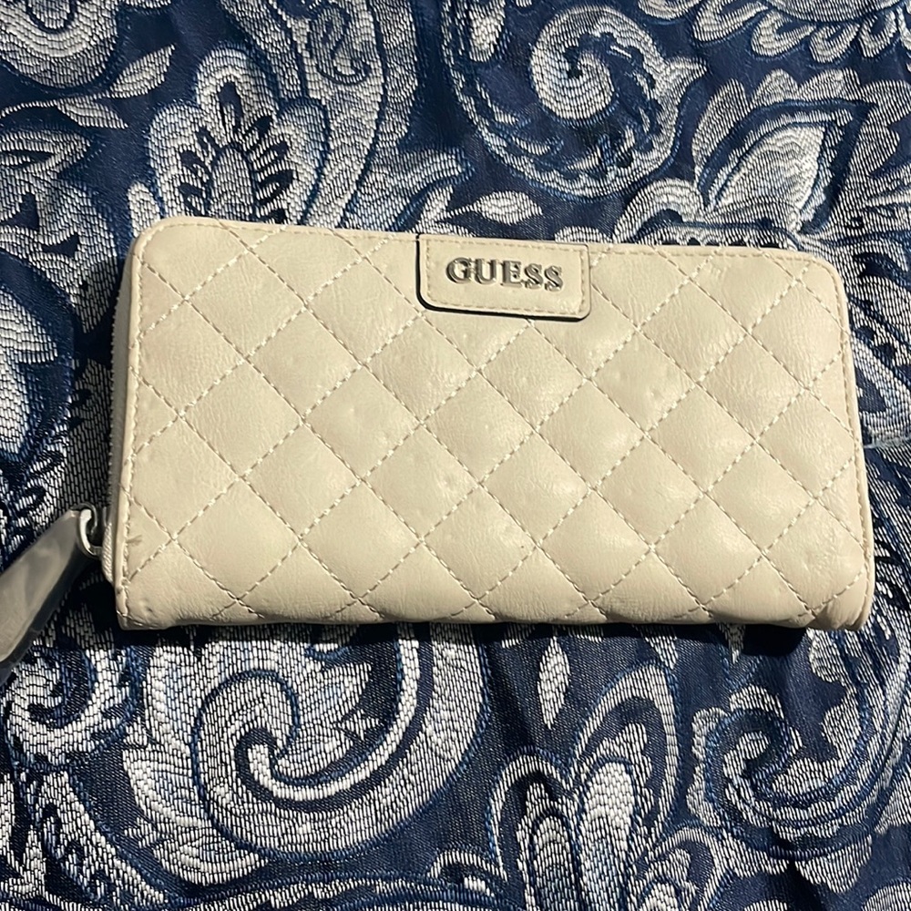 Guess clutch wallet